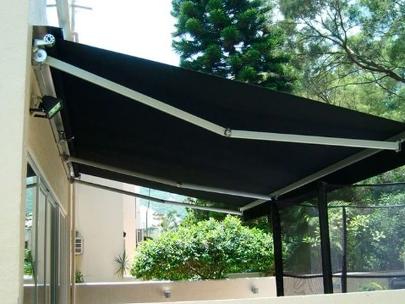 Toldo retrátil instalado em varanda